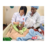 爱与坚守创造生命奇迹！超早产的非洲“巴掌宝宝”成功闯关出院
