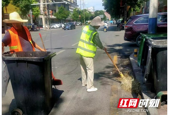 耒阳市：不惧高温“烤”验 环卫工人守护城市清洁