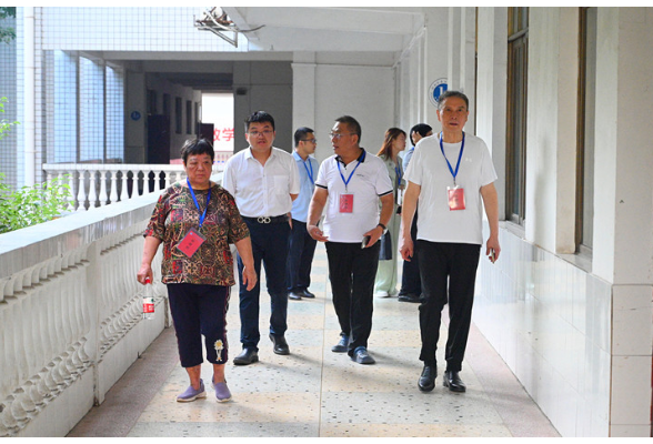 湖南交通工程学院：中层以上干部推门进课堂 与学生共听新学期“第一课”