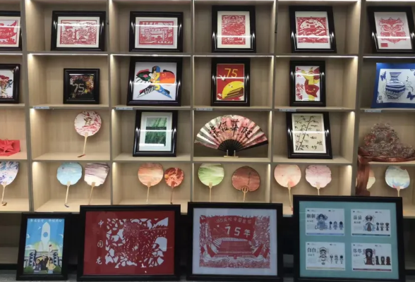 南华大学举办“文脉传薪火，艺韵绘华诞”研究生文化艺术作品展