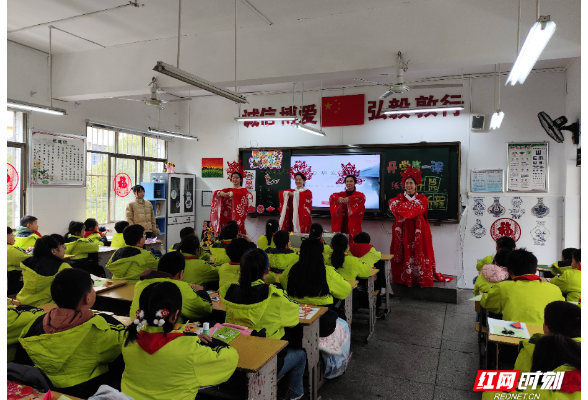 南华大学：非遗剪纸走进“开学第一课”