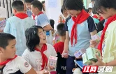 衡阳县“‘蒸’有爱”爱心集市走进甘泉小学 90余名乡村孩子凭积分兑换心愿