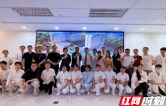 英国泌尿外科专家到访南华医院交流，为中国智能控压清石技术点赞