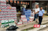 凌晨偷盗商铺矿泉水,抓!