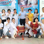 道县人民医院领导到疫苗集中接种点慰问一线医务人员