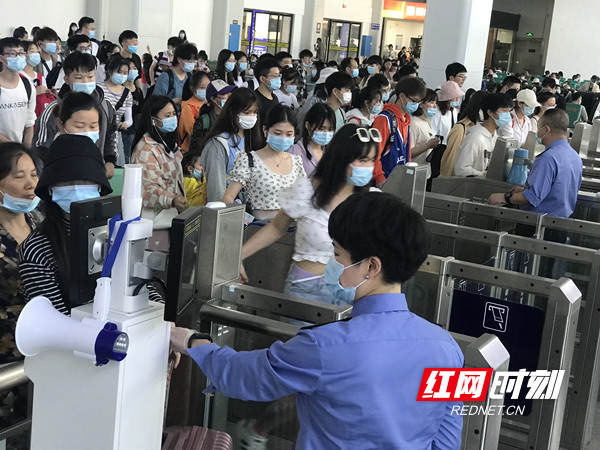 永州火车站“五一”小长假发送旅客11万人次
