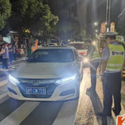 双牌公安交警：严查酒驾 护航高考