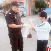 护航高考丨新田特巡警捡到考生证件及时送还