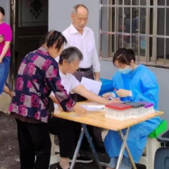关爱老年人送健康 免费体检有“医”靠