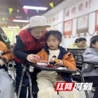 巧手剪纸绘百态 童心传承迎新春