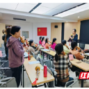 葫芦丝公益课堂进社区 弘扬传统文化