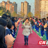 “老班们,节日快乐!”这场特别的活动以心育心照见未来