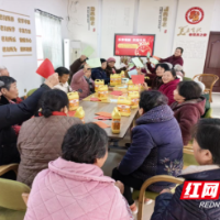 欢声笑语迎元旦 银龄志愿暖社区