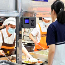 校园健康新风尚 明德中学率先开设“低油低盐”健康餐饮窗口