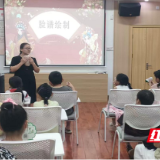 童绘脸谱传国粹 手染丹青承非遗