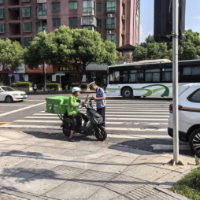 安全“戴”回家！ 教罚结合严查头盔保平安