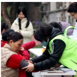 传承雷锋精神 守护居民健康