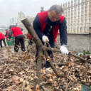 学雷锋践初心 爱路护路保平安