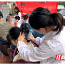 雷锋月邂逅妇女节 健康关爱“她”同行