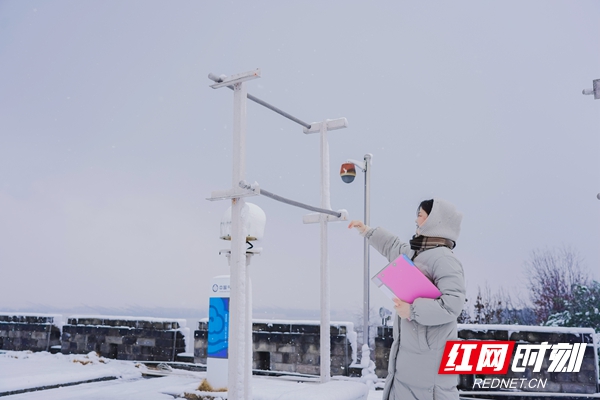 低温雨雪应急加密观测：电线结冰人工与自动对比观测.jpg