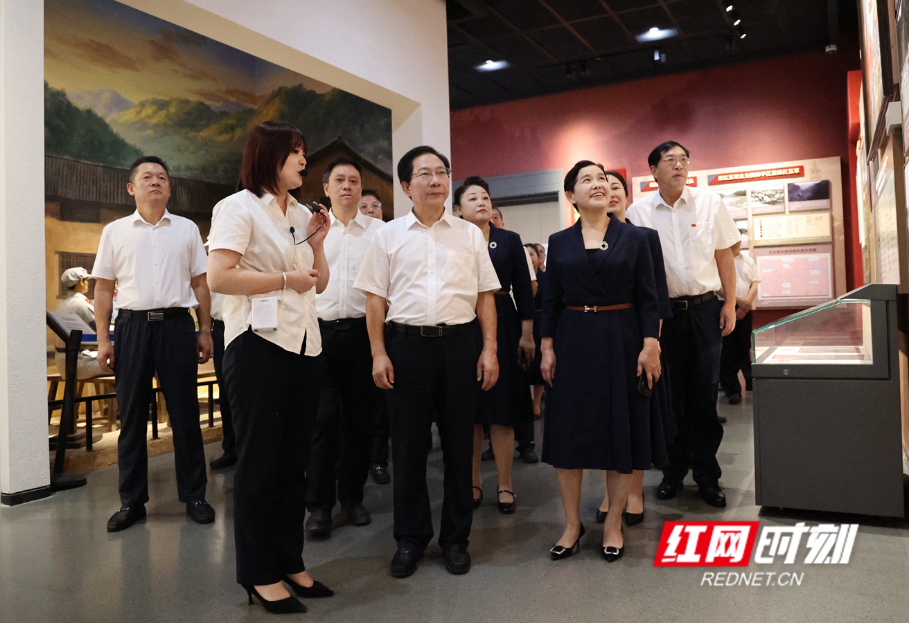 参观平江起义纪念馆。陈练摄.jpg
