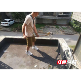 长沙牛角塘社区：清除“空中垃圾”  扮靓社区环境