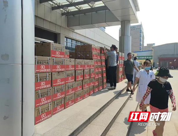 捐赠商品到达副本.jpg 捐赠商品到达副本.jpg