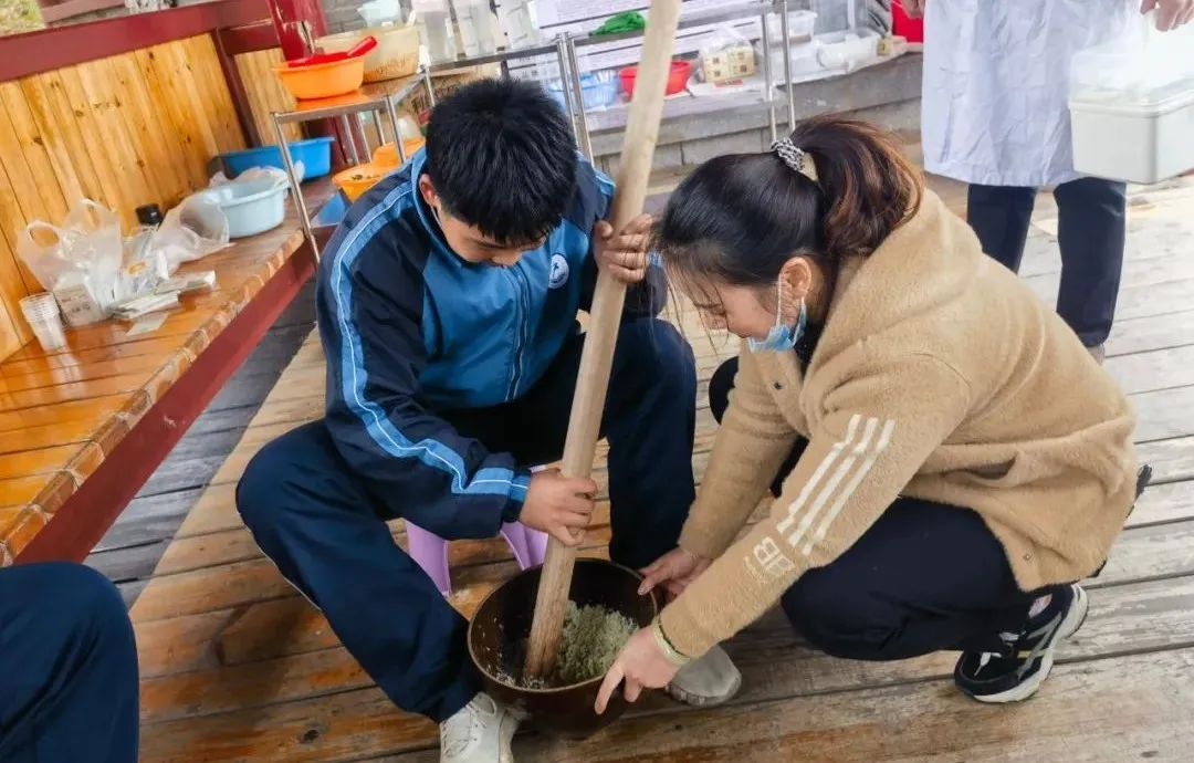 “寻道黑茶源 弘扬茶文化”——安化县第十二中学来白沙溪开展研学实践活动11.jpg