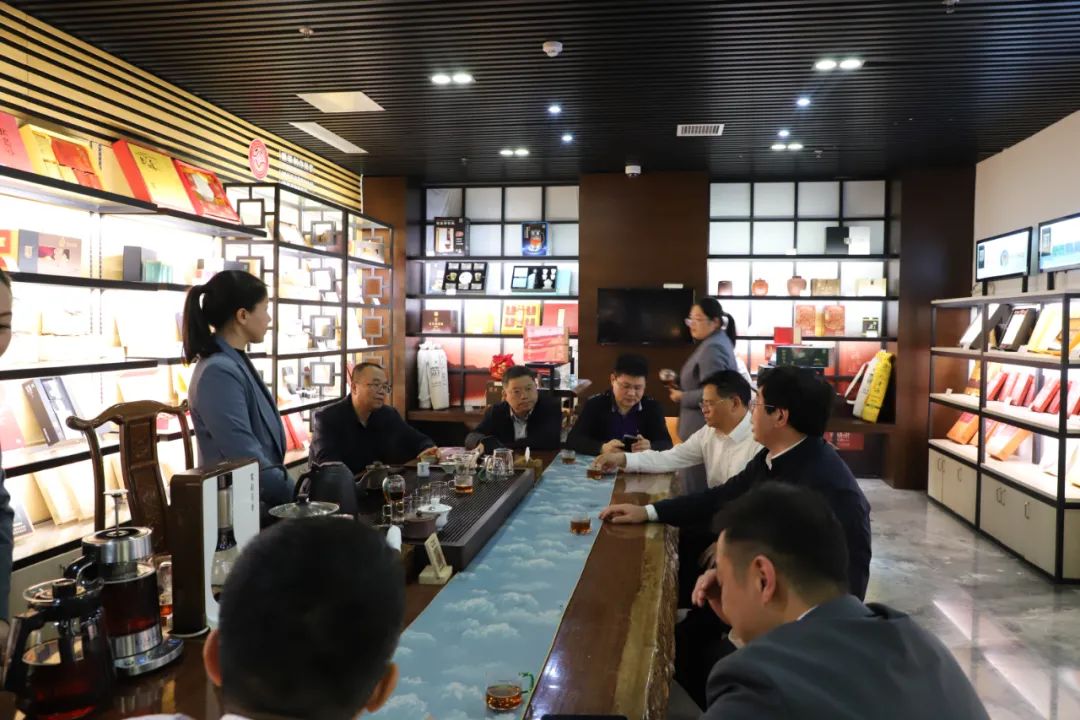 蘇州市吳江區(qū)人大常委會副主任湯衛(wèi)明一行來公司考察調(diào)研4.jpg