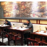 市长下馆子吃米粉提振消费信心