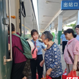 湘西深山里的“慢火车”，用别样“直播”诠释时代温情