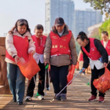垃圾清零岸线焕新，衡阳志愿者冬日护湘江