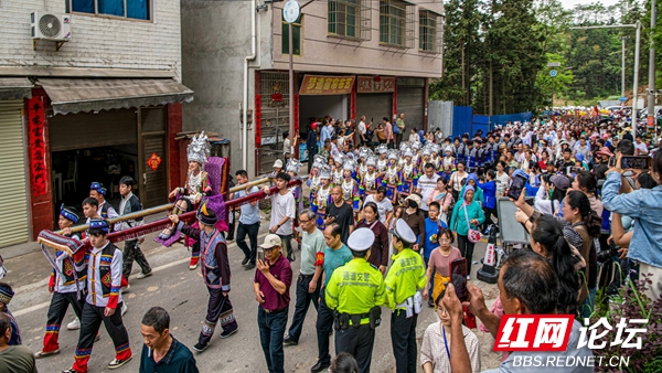 2025. 4.19通道大戊梁歌会 王启友摄 15367572777(1).jpg