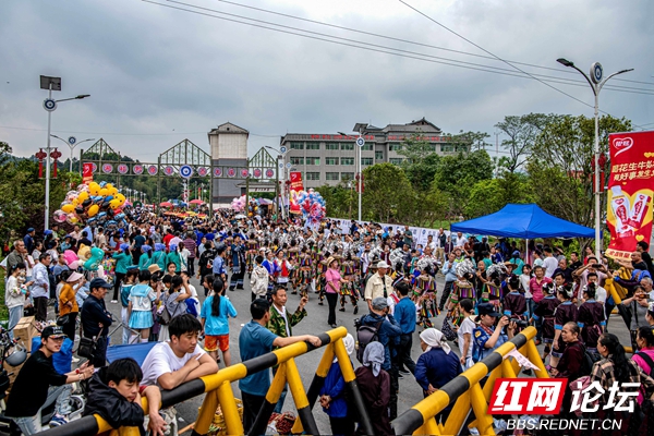 2025. 4.19通道大戊梁歌会 王启友摄 15367572777(2).jpg