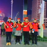 岳阳街头那抹“志愿红”:六百个夜晚的坚守与温情