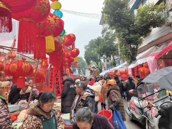 【湖湘年味】马年序幕下的新晃：一城红韵，满目生机