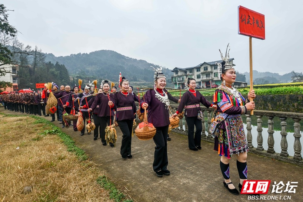 《盛装巡游》2026.2.22正月初六 双江镇向晖村春节吃会活动图片 王启友摄 15367572777 (6)_副本.jpg