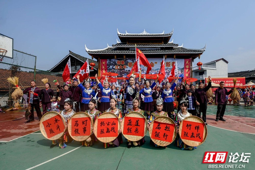 《文艺表演2026.2.22正月初六 双江镇向晖村春节吃会活动图片 王启友摄 15367572777 (21)_副本.jpg