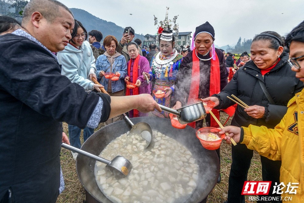 《吃会活动》2026.2.22正月初六 双江镇向晖村春节吃会活动图片 王启友摄 15367572777 (18)_副本.jpg
