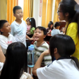 用陪伴点亮童年！这群青年学子把“爱与阳光”搬进了乡村