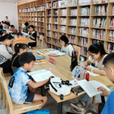 清凉与书香交织：走近桃江县文化路城市书吧