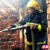 出警神速 扑救有力 邵东火厂坪镇消防队好样的