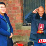 武冈市：老战士获“中国人民志愿军抗美援朝出国作战70周年”纪念章