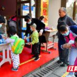 新邵县2万余名“萌娃”顺利返校
