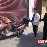 武冈民警侦破案中案：一个菠萝牵出盗窃摩托车案