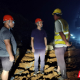 脚下泥泞 心上花开— —记白新高速公路建设者的一天
