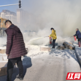 暖视频丨货车突然自燃 中石油员工三分钟控制火势蔓延