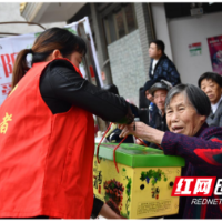新邵县多部门联合大行动，为130余名孤寡老人送上重阳慰问