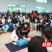 “蜜蜂团队”进校园——隆回县人民医院志愿者团队举行急救科普知识宣教活动