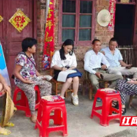 邵阳县小溪市乡干部“带着板凳进村”上门办实事